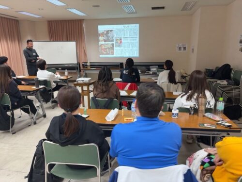 座学を取り組むコーチ達