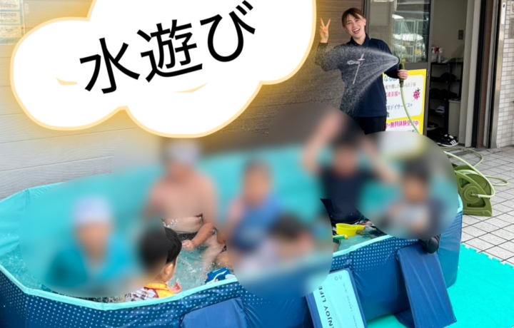 水遊びを楽しむ子ども達