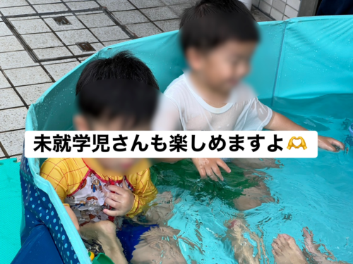 水遊びを楽しむ未就学児さん